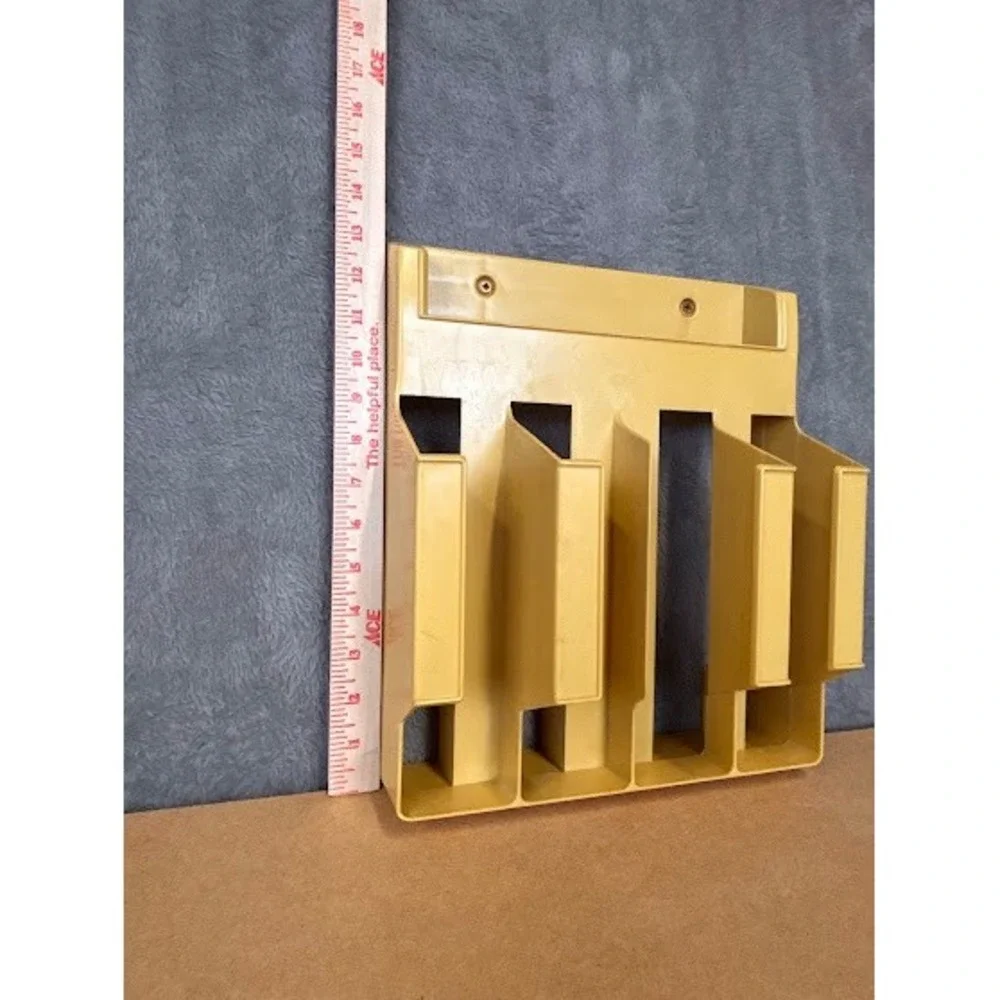 Vintage Rubbermaid Wall Mount Organizer 4 Slot Mail File Kitchen Wrap Rack‎ Tan